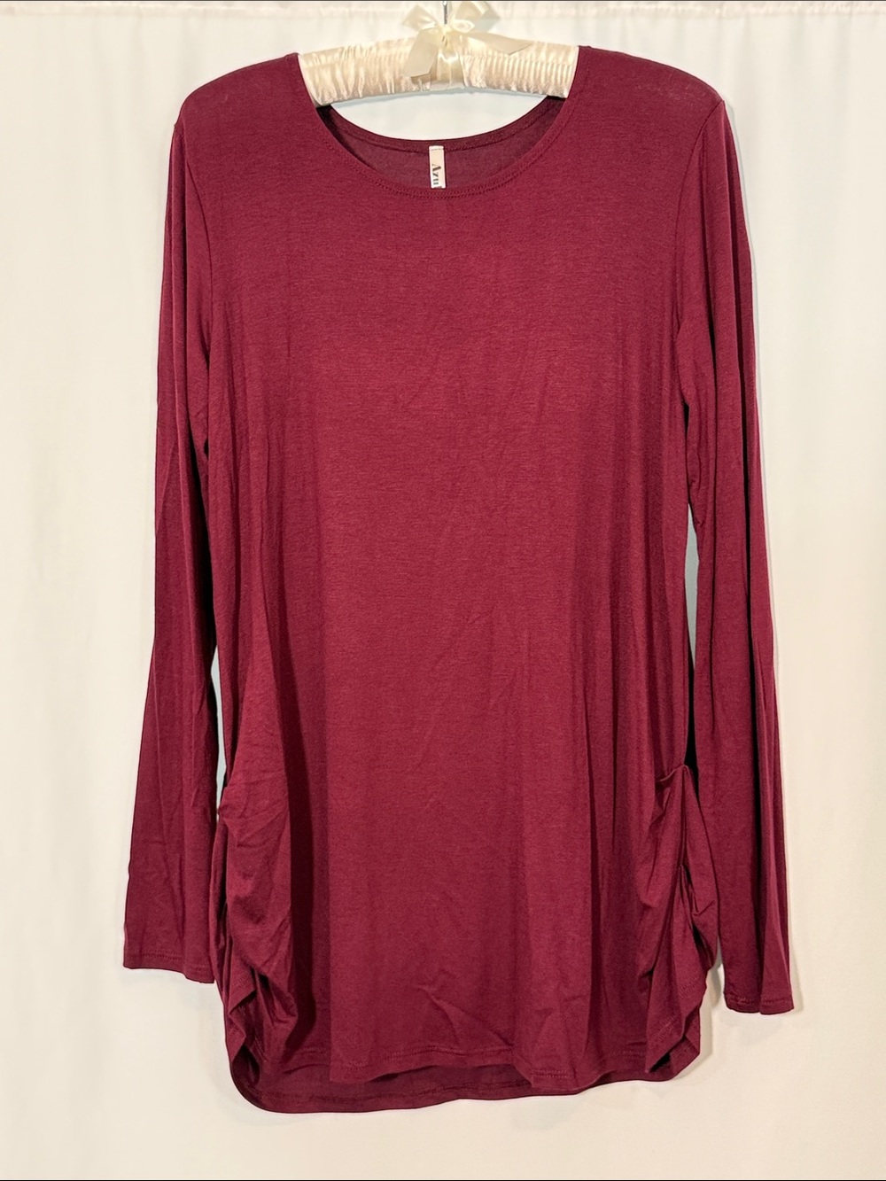 Azules Long Sleeve Scoop Neck Top in Wine